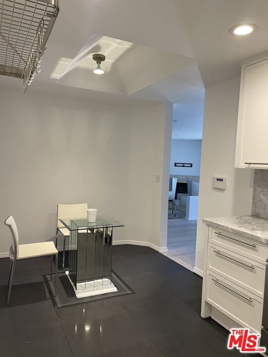 Building Photo - 9033 Vista Grande St