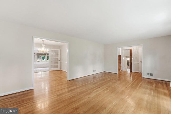Building Photo - 2419 Claremont Dr