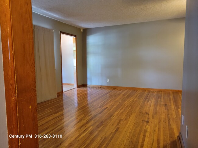 Building Photo - 3114 S Elizabeth Ave