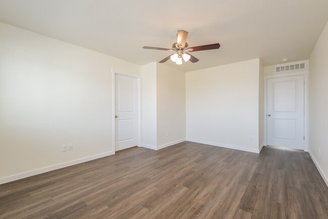 Building Photo - 13461 Oneida Ln