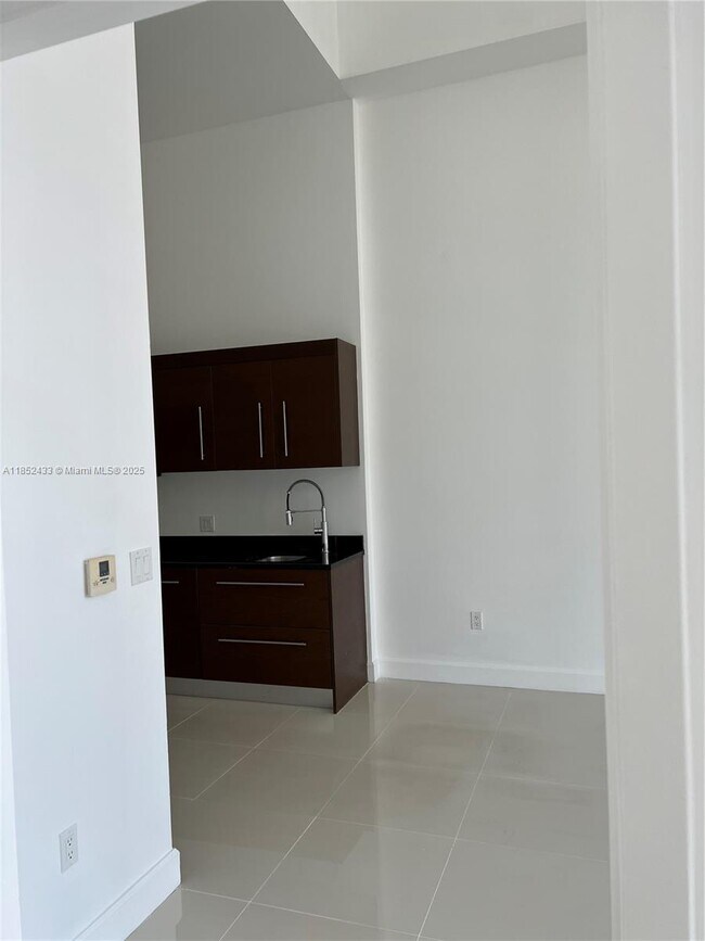 Building Photo - 465 Brickell Ave