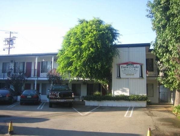 Primary Photo - Tiara Oaks