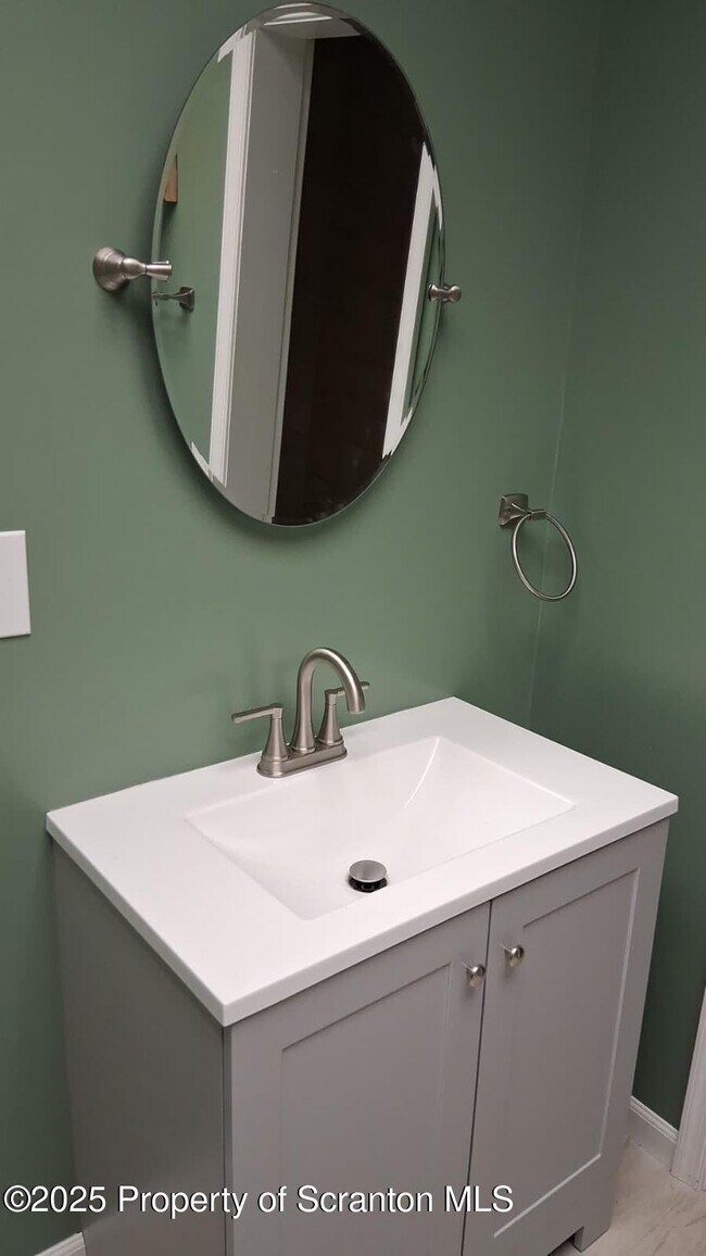 Building Photo - 444 Orchard St