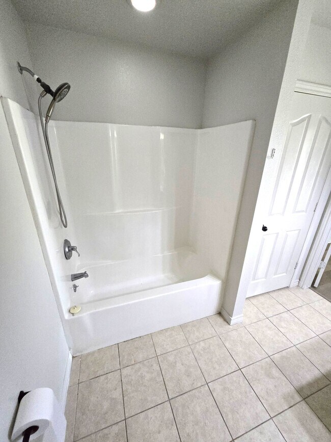 Building Photo - 6534 Westwood Village Dr