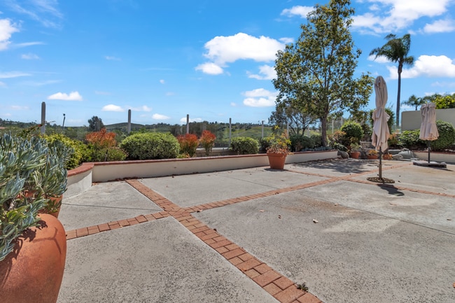 Building Photo - 12 Bergamo