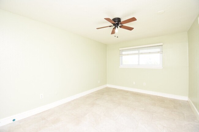 Building Photo - 6003 Long Leaf Dr