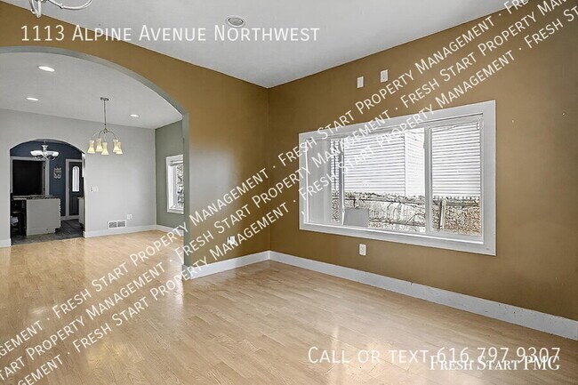 Building Photo - 1113 Alpine Ave NW