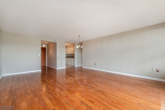 Building Photo - 300 Main St