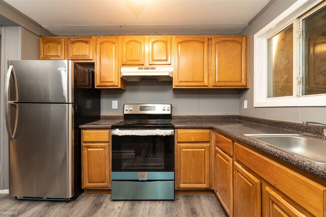 Primary Photo - 4 br, 1.5 bath Townhome - 186 Westland St B