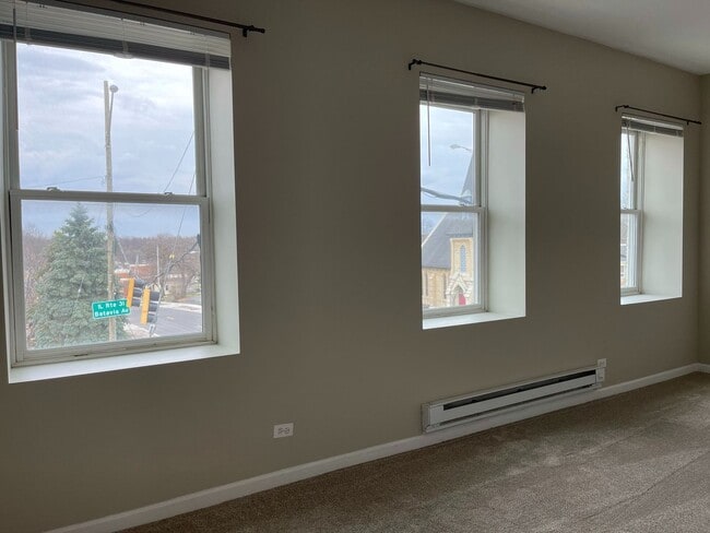 Building Photo - x141a-R