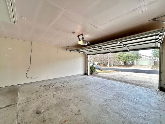 Building Photo - 1709 Bush Coat Ln