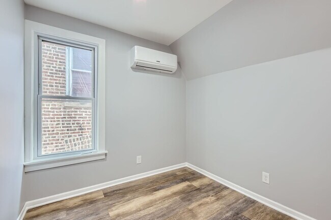 Building Photo - 3147 N Spaulding Ave