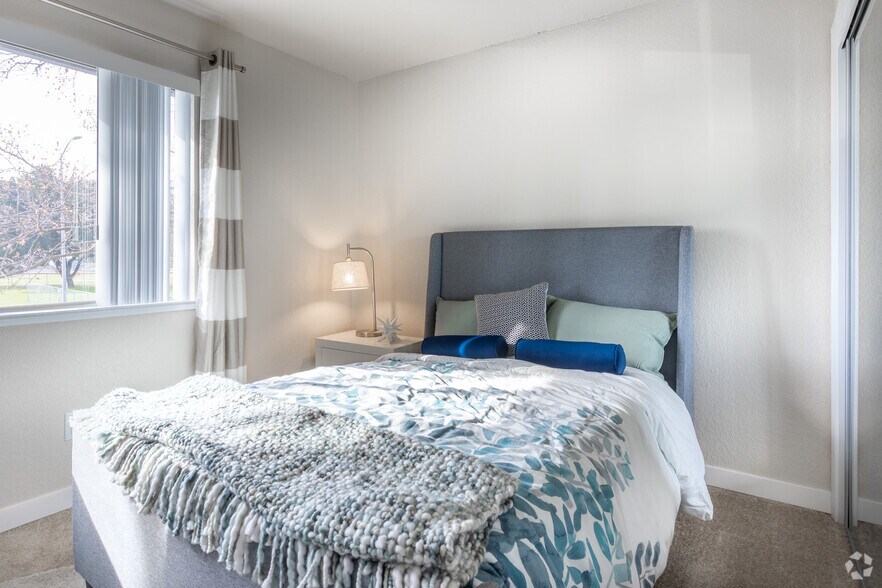 Woodcrest Apartment Homes 1510 Alamo Dr Vacaville CA 95687