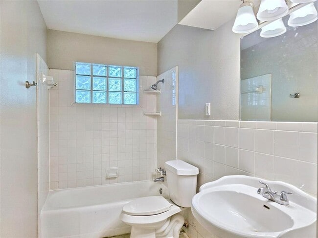 Building Photo - 5922 Densmore Dr