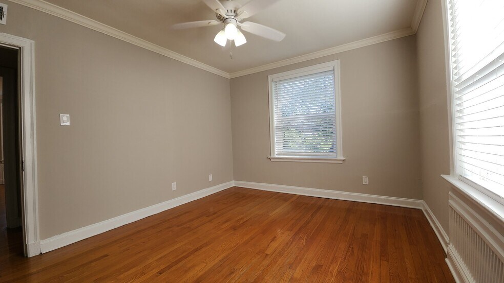 Building Photo - 803 Westwood Dr