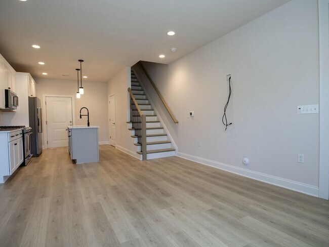 Building Photo - Walkable Short Pump Living with a Huge Private Deck