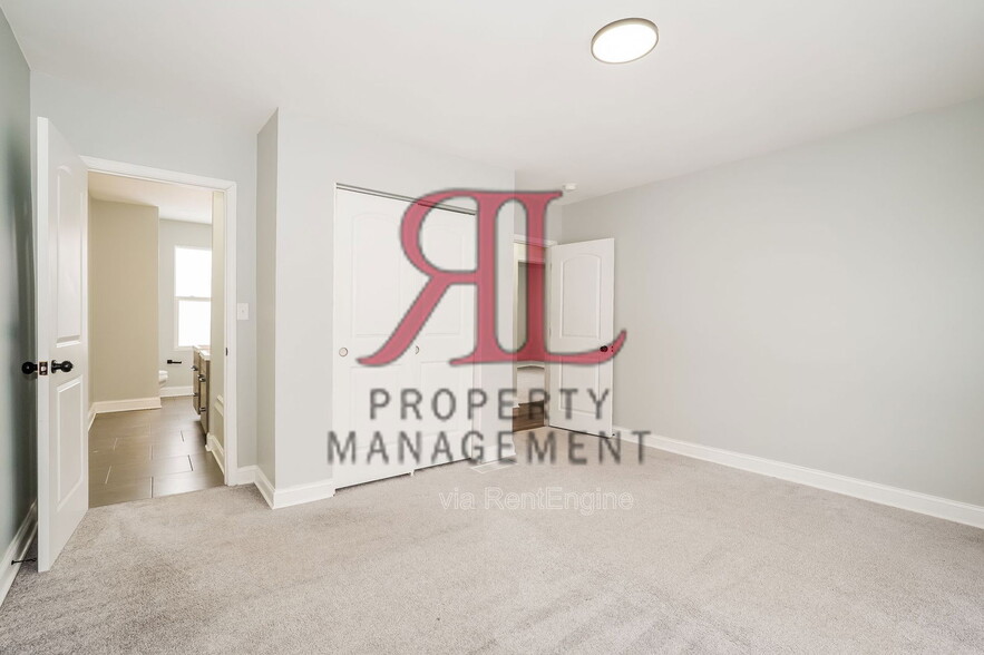 Building Photo - 858 S Ohio Ave