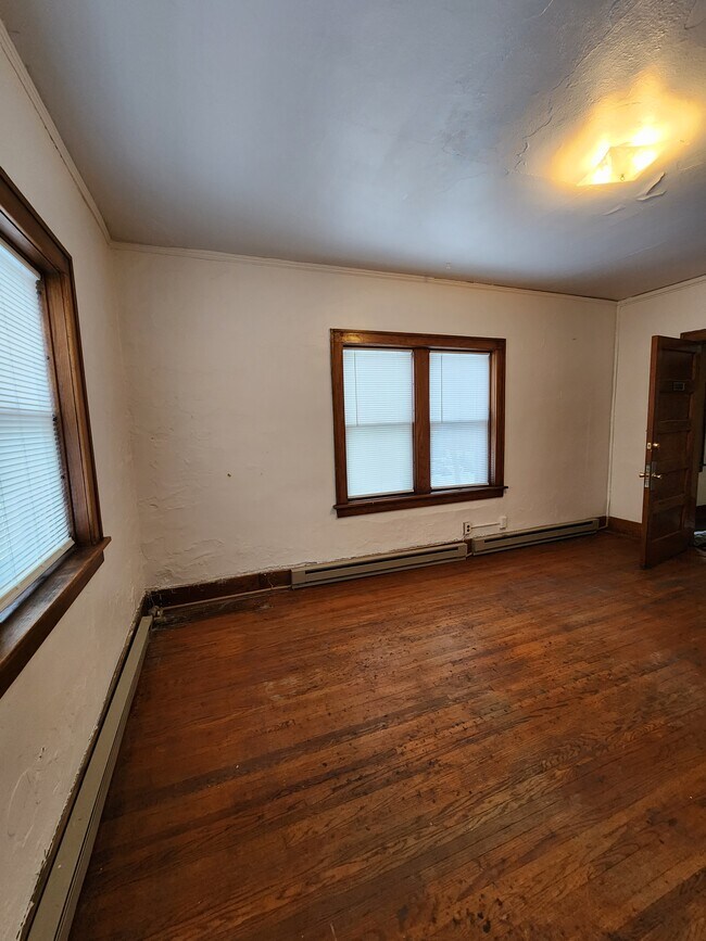 Building Photo - 810 9th Ave