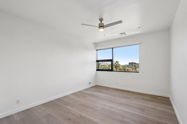 Building Photo - 1030 N 1st St