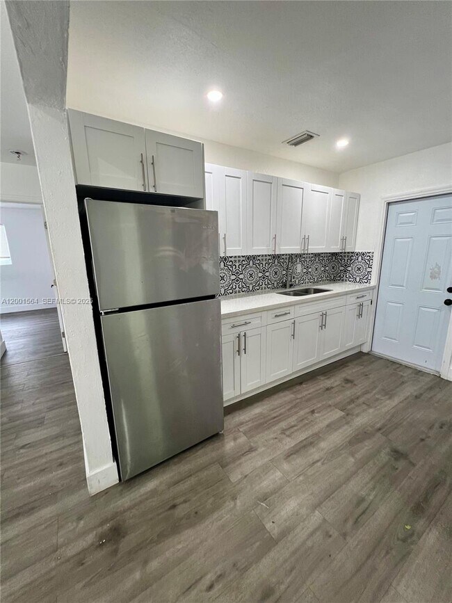 Building Photo - 2620 NW 18th Terrace