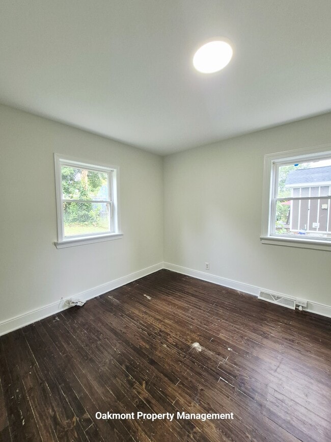 Building Photo - 900 N 38th St