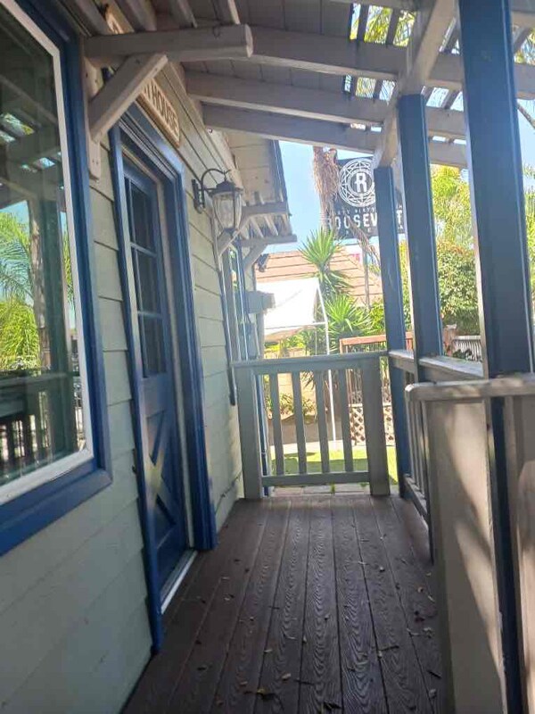 Building Photo - 3085 Roosevelt St