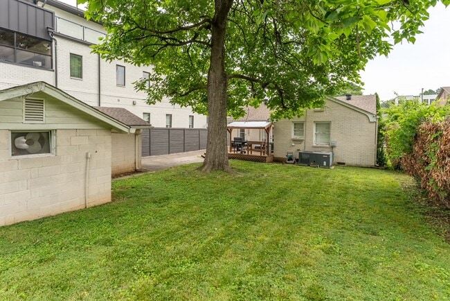 Building Photo - 1601 15th Ave S