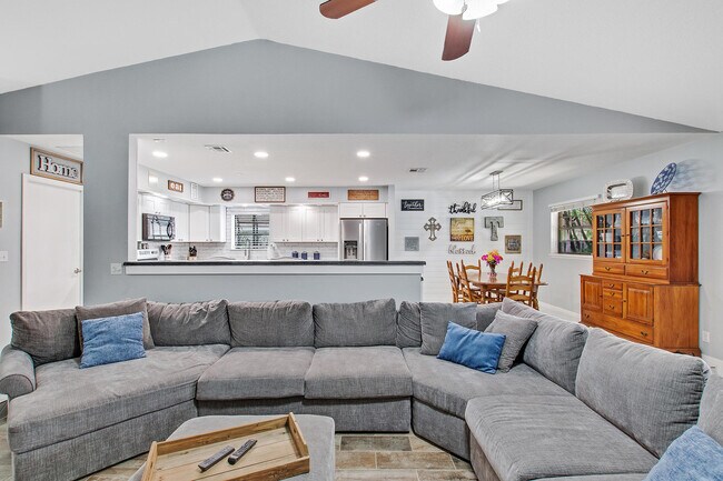 Building Photo - 912 Blueberry Dr