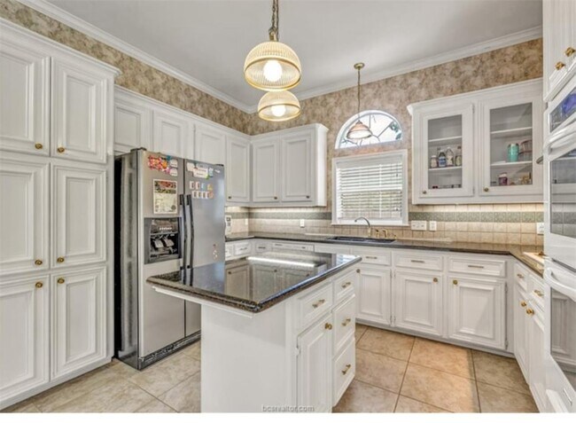 Building Photo - 4601 Valleybrook Cir