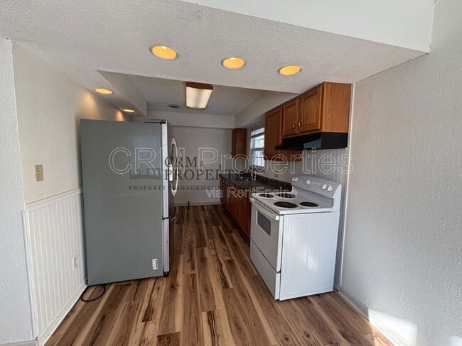 Building Photo - 1008 E Fischer St