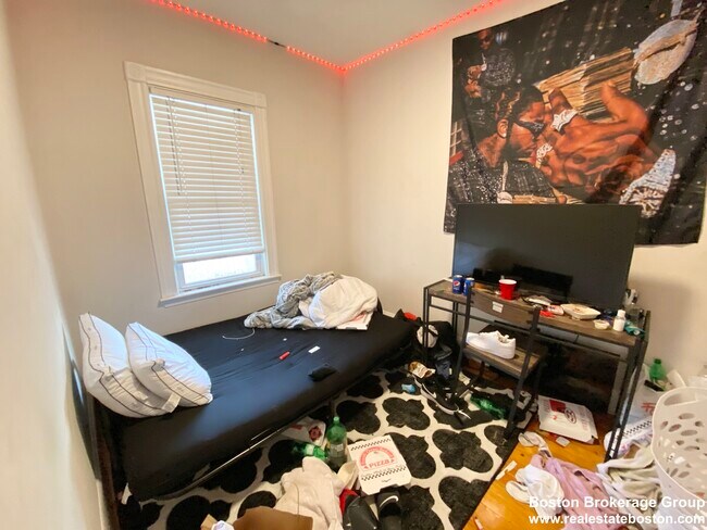 Building Photo - 108 Buttonwood St