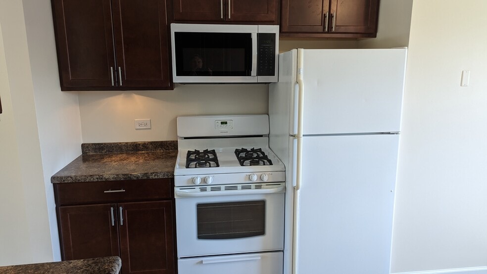 Building Photo - 14475 Jefferson Ave