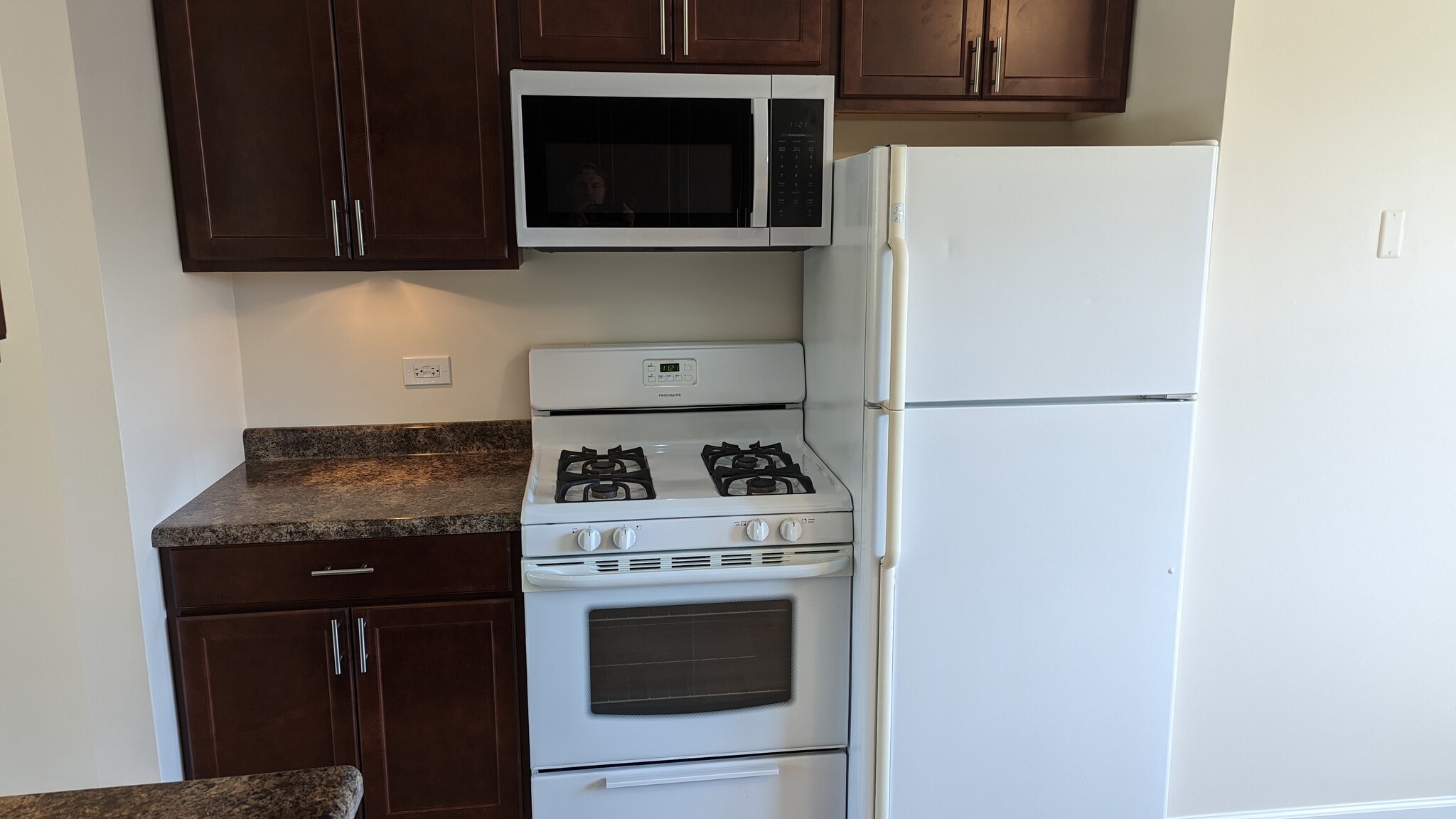 Building Photo - 14475 Jefferson Ave