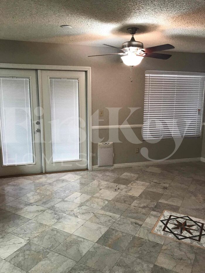 Building Photo - 344 Templeton Dr