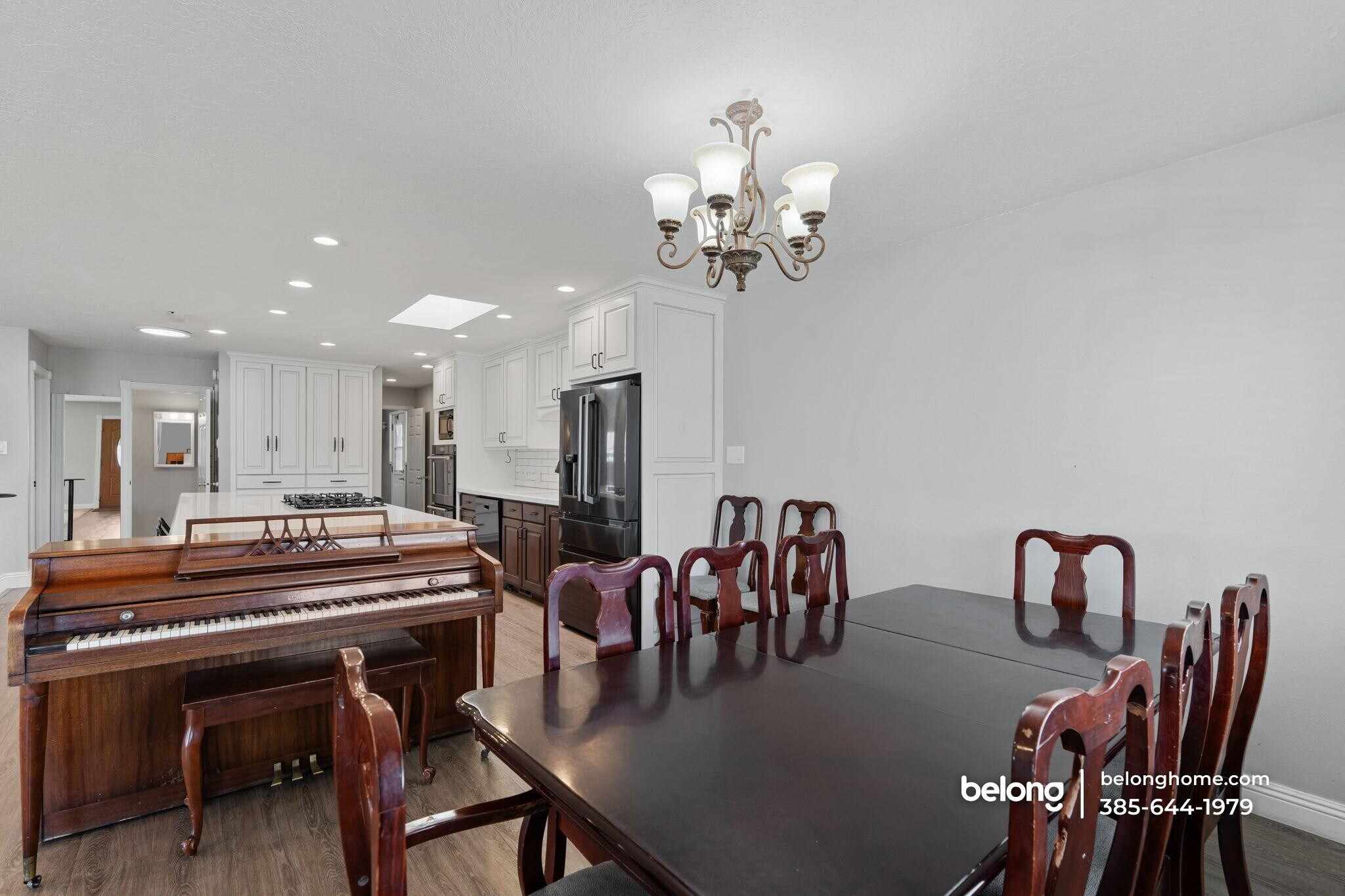 Building Photo - 428 200 E