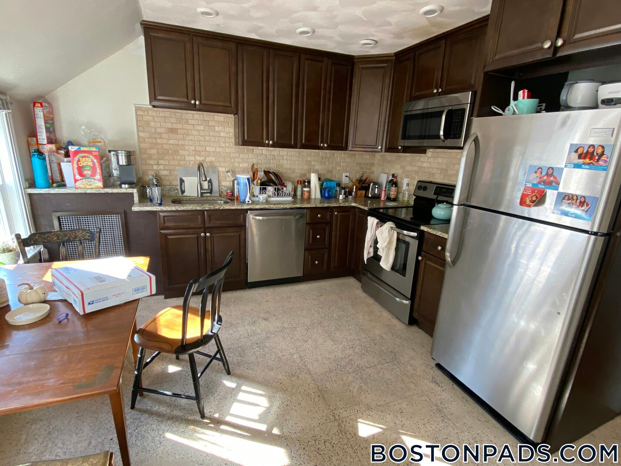 Building Photo - 354 Main St