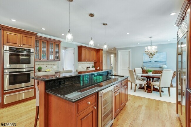 Building Photo - 236 Long Hill Dr