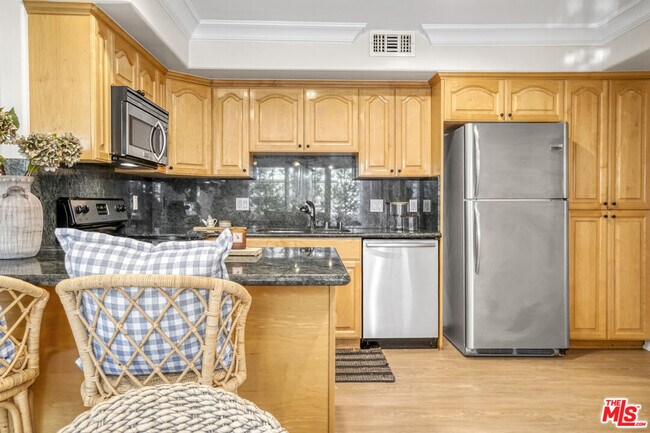 Building Photo - 837 Lincoln Blvd