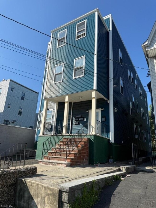 Building Photo - 951 Chancellor Ave