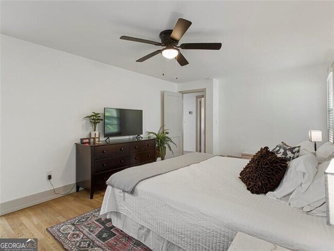 Building Photo - 1572 Berkeley Ln NE