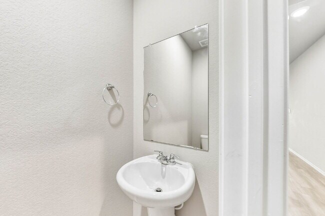 Building Photo - LOWEST PRICED!!!!!