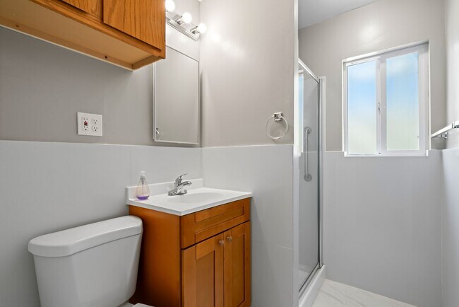 Building Photo - 101 Cerro Dr