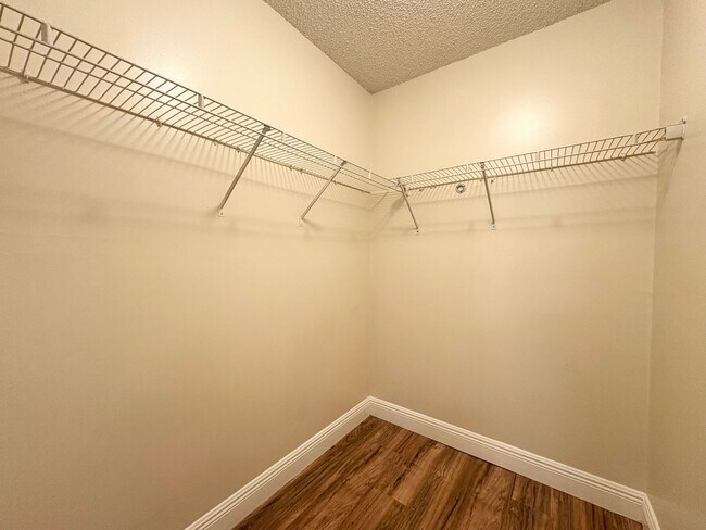 Building Photo - Lake Mary Condo ~ Fresh Paint, Laminate Flooring, Fantastic Amenities!