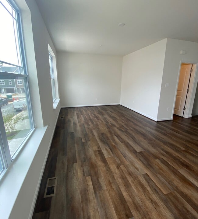 Building Photo - 225 Jenkins Way