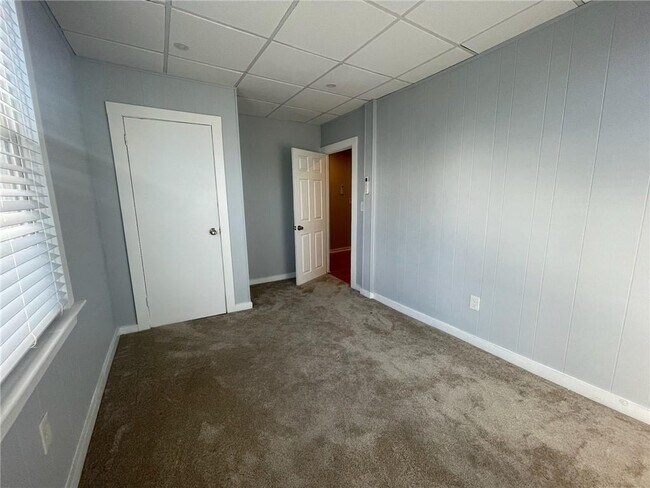 Building Photo - 40-40 Freebody St