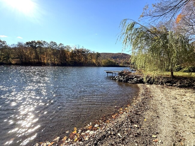 Building Photo - 11 Bogus Hill Rd