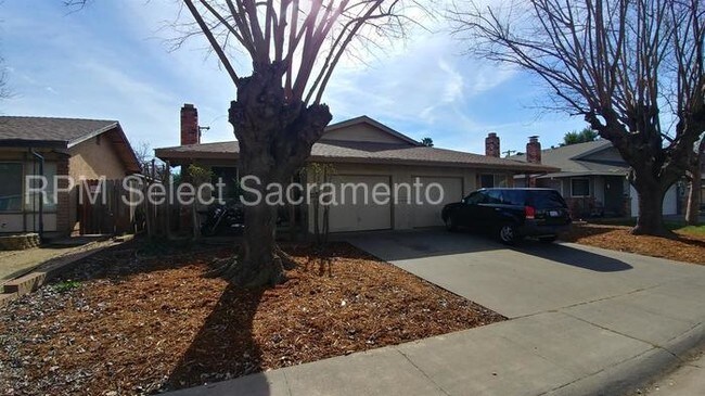 Primary Photo - Updated 3 bed 2 bath duplex