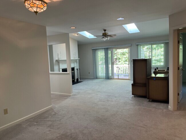 Building Photo - 12 Boulevard Dr