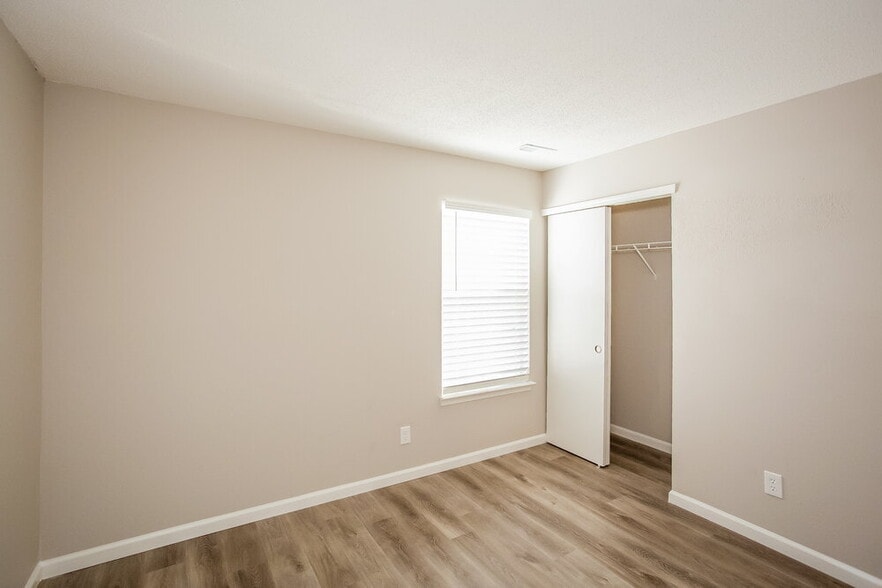 Building Photo - 6762 Kinnerton Dr