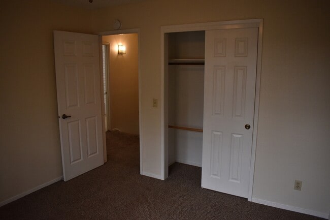 Building Photo - 4727 E Alamos Ave